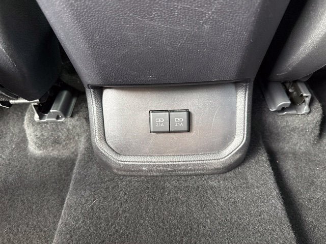 Used 2021 Toyota Highlander XLE AWD/4WD image 22