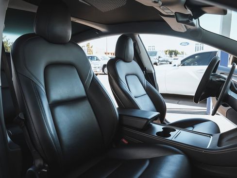 Used 2021 Tesla Model 3 Standard Range Plus image 15