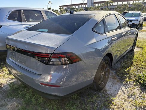 Used 2025 Honda Accord SE image 9