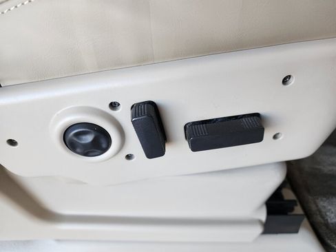 Used 2004 Cadillac Escalade AWD image 57