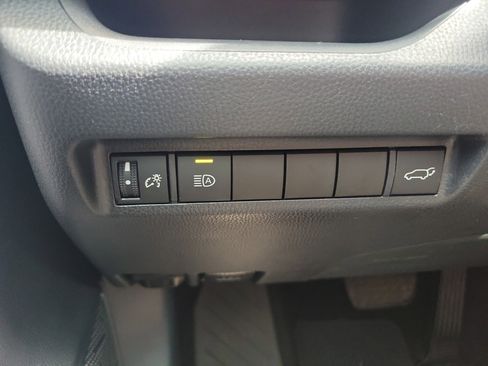 Used 2020 Toyota RAV4 XLE w/ Convenience Package FWD image 24