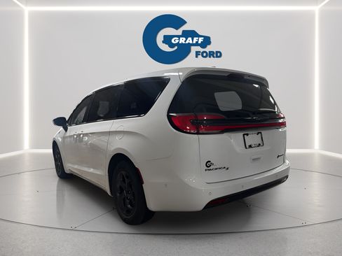 Used 2024 Chrysler Pacifica Limited FWD image 9