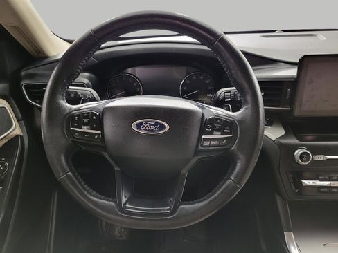 Used 2020 Ford Explorer XLT w/ Equipment Group 202A image 5