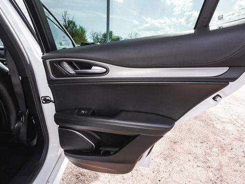 Used 2023 Alfa Romeo Stelvio Veloce image 12