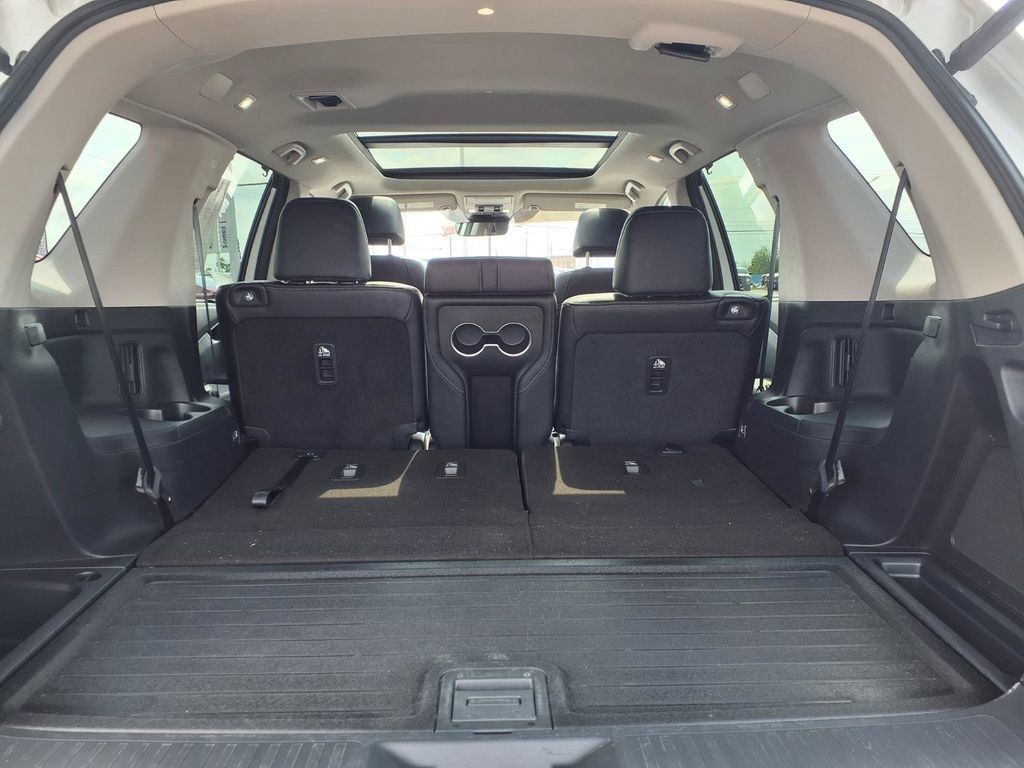 Used 2023 Honda Pilot Touring image 11