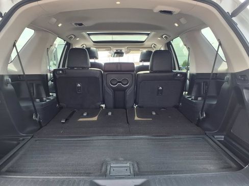Used 2023 Honda Pilot Touring image 11