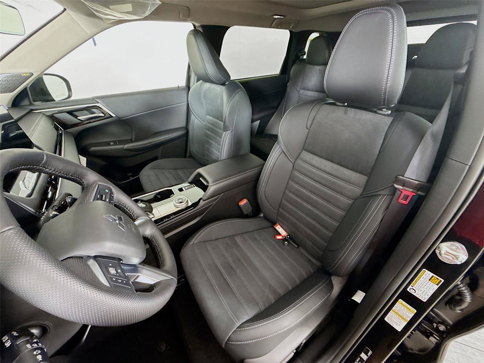 New 2026 Mitsubishi Outlander SE AWD/4WD image 2