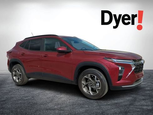 Used 2024 Chevrolet Trax LT w/ Driver Confidence Package image 1