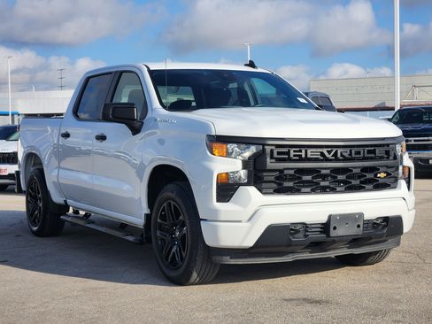 Used 2022 Chevrolet Silverado 1500 Custom RWD image 3