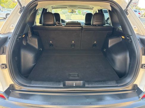 Used 2019 Jeep Cherokee Latitude Plus image 16