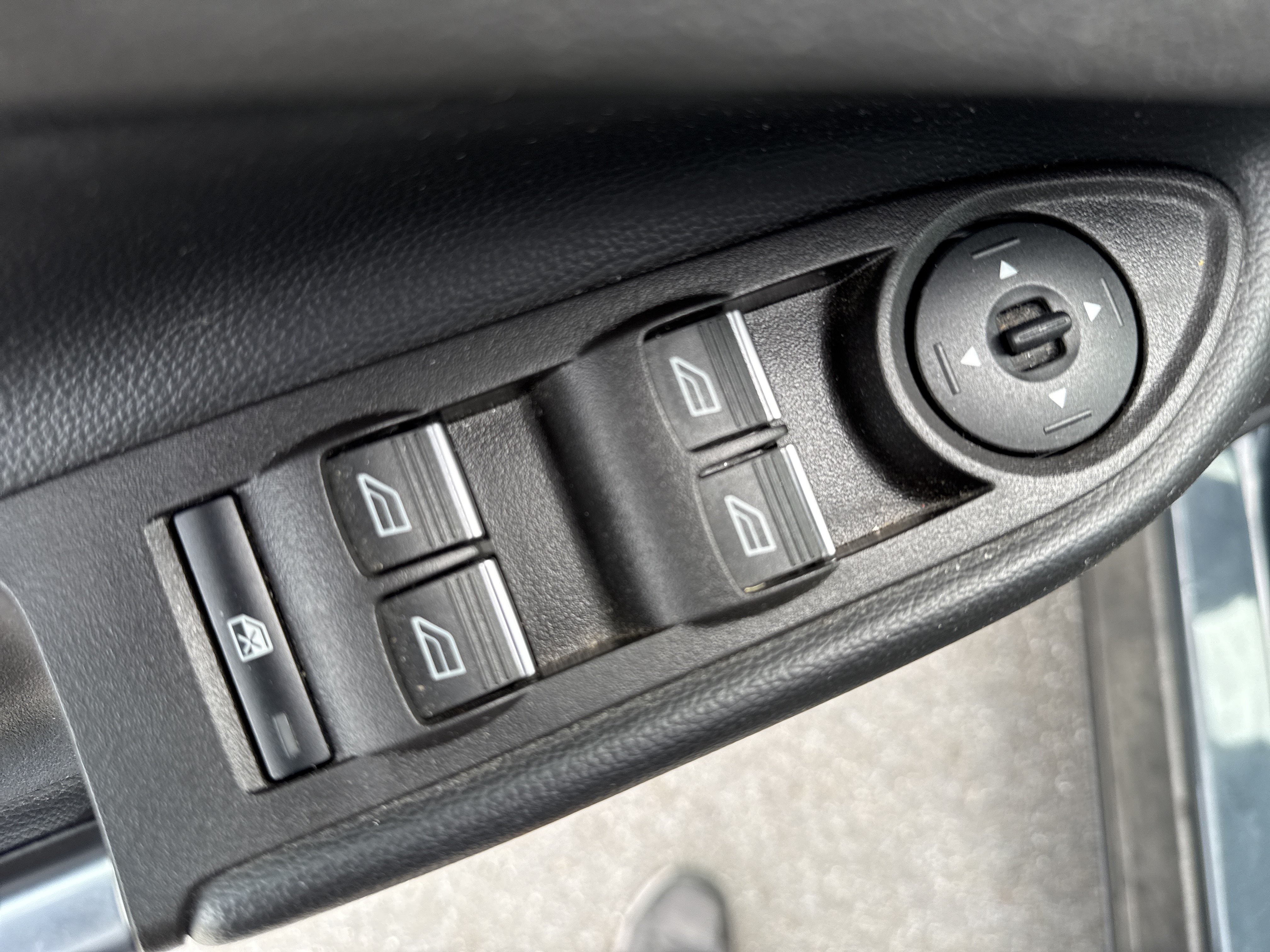 Used 2019 Ford Escape SEL AWD/4WD image 16