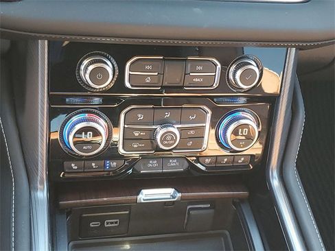 Used 2024 GMC Yukon Denali Ultimate image 19