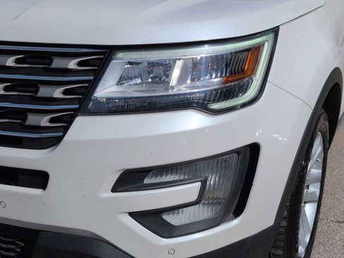 Used 2016 Ford Explorer XLT w/ Equipment Group 202A image 11