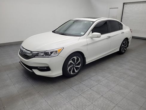 Used 2017 Honda Accord EX image 2