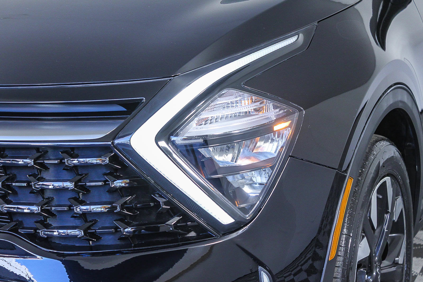Used 2023 Kia Sportage X-Line w/ X-Line Premium Package AWD/4WD image 4