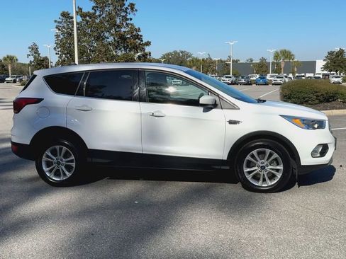 Used 2019 Ford Escape SE image 9