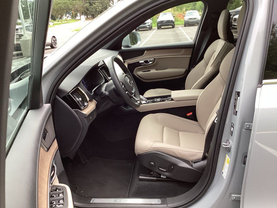 Used 2026 Volvo XC90 B6 Core AWD/4WD image 32