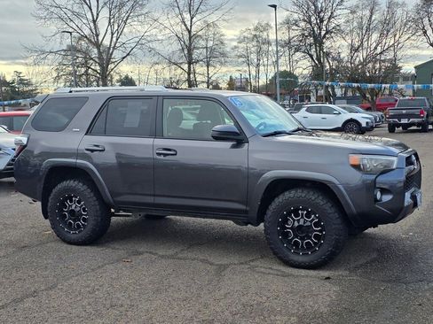 Used 2015 Toyota 4Runner SR5 image 2