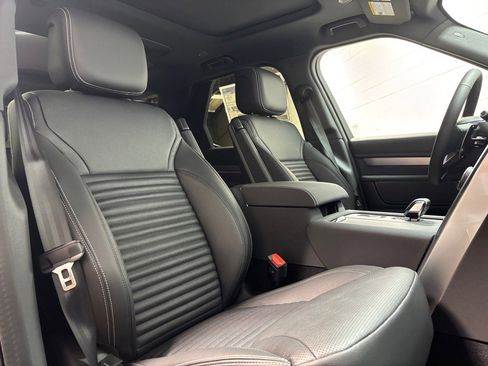 New 2025 Land Rover Discovery Dynamic SE image 28