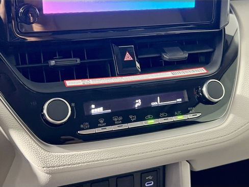 Used 2025 Toyota Corolla Cross L image 26