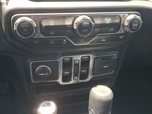Used 2023 Jeep Wrangler Unlimited Sahara AWD/4WD image 15