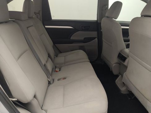 Used 2019 Toyota Highlander LE AWD/4WD image 19