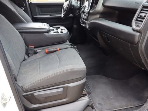 Used 2024 RAM 2500 Tradesman w/ Chrome Appearance Group AWD/4WD image 16