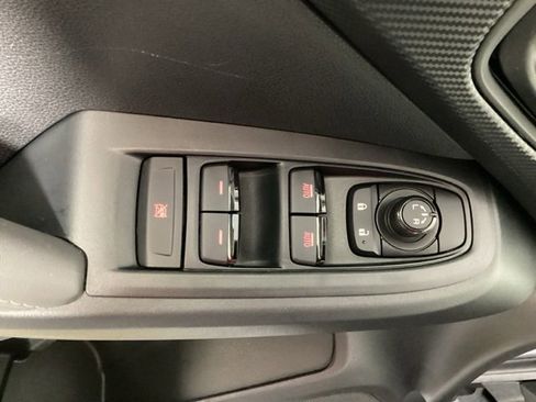 Used 2025 Subaru Crosstrek 2.0i Premium image 18