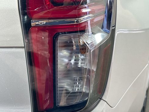 Used 2023 Chevrolet Suburban RST w/ Luxury Package image 32