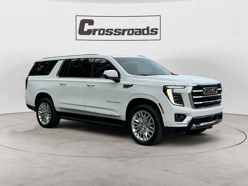 Used 2026 GMC Yukon XL Elevation w/ Elevation Premium Package RWD image 7