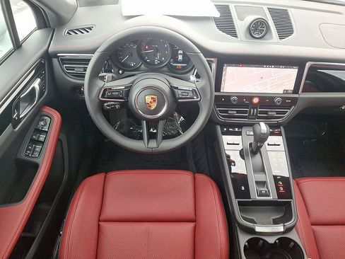 Used 2025 Porsche Macan image 13