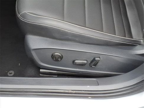 Used 2024 Volkswagen Jetta SE image 21