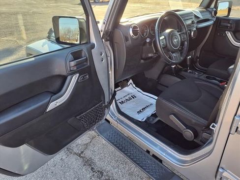 Used 2018 Jeep Wrangler Unlimited Sahara image 49