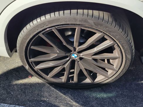 Used 2022 BMW X5 xDrive40i w/ M Sport Package image 3