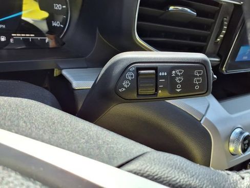 Used 2022 Ford Explorer XLT w/ Equipment Group 202A RWD image 13