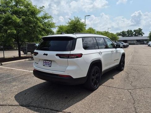 Used 2021 Jeep Grand Cherokee L Laredo AWD/4WD image 3
