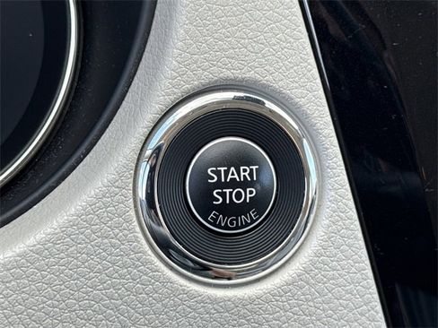 Certified 2021 Nissan Rogue Sport SV image 44