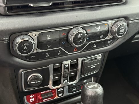 Used 2024 Jeep Wrangler Unlimited Rubicon AWD/4WD image 22