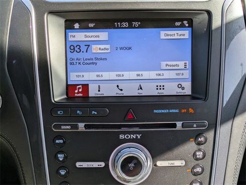 Used 2018 Ford Explorer Platinum image 18