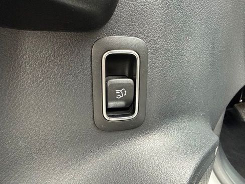 Used 2022 Mercedes-Benz GLB 250 4MATIC image 29