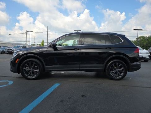 Certified 2022 Volkswagen Tiguan SE w/ Panoramic Sunroof Package image 4