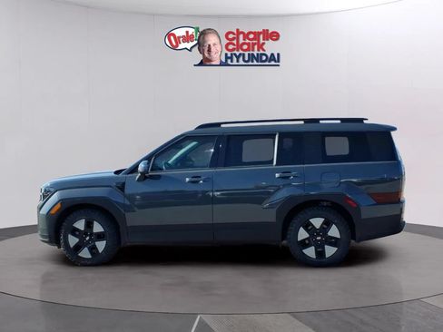 Used 2024 Hyundai Santa Fe SEL FWD image 2