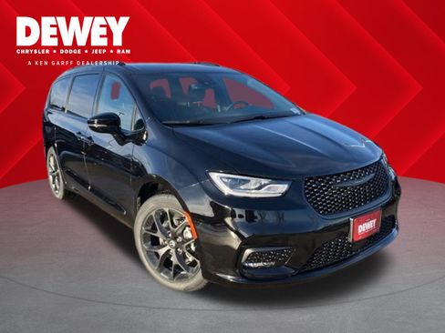 New 2026 Chrysler Pacifica Select w/ S Appearance Package FWD image 1