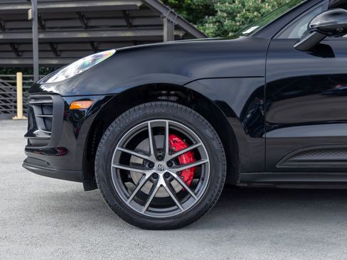 Certified 2022 Porsche Macan S AWD/4WD image 13
