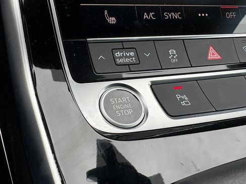 Used 2023 Audi Q8 Premium image 30