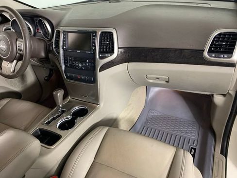 Used 2011 Jeep Grand Cherokee Laredo AWD/4WD image 8