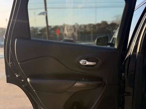 Used 2016 Jeep Cherokee Limited image 15