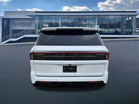 New 2027 Lincoln Navigator Reserve AWD/4WD image 7