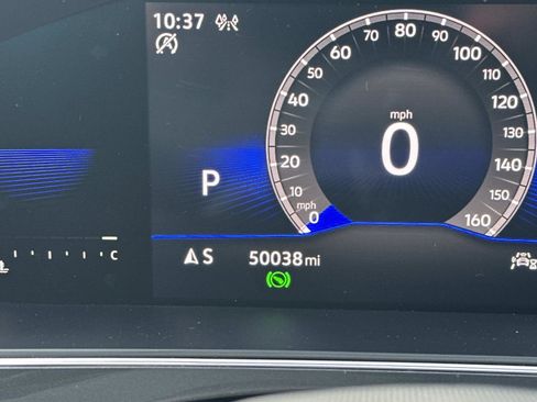 Used 2023 Volkswagen Tiguan SE w/ Panoramic Sunroof Package image 17