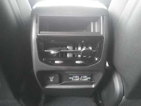 New 2025 Jeep Grand Cherokee Altitude AWD/4WD image 11